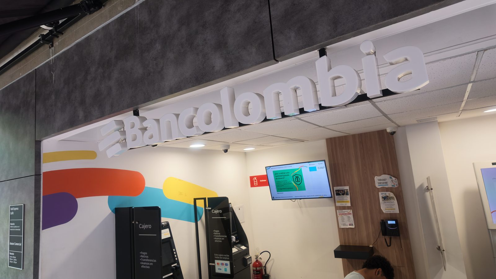 Logotipo Bancolombia Eafit — letras corpóreas